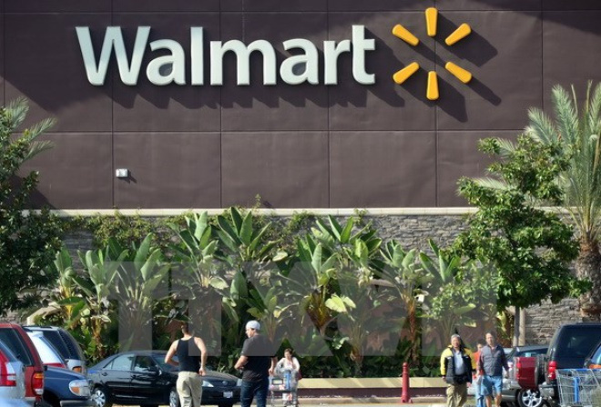 “Người khổng lồ” Walmart đóng cửa 269 siêu thị, 16.000 nhân viên mất việc Quang cảnh một siêu thị Walmart ở Rosemead, California. (Nguồn: AFP/TTXVN)