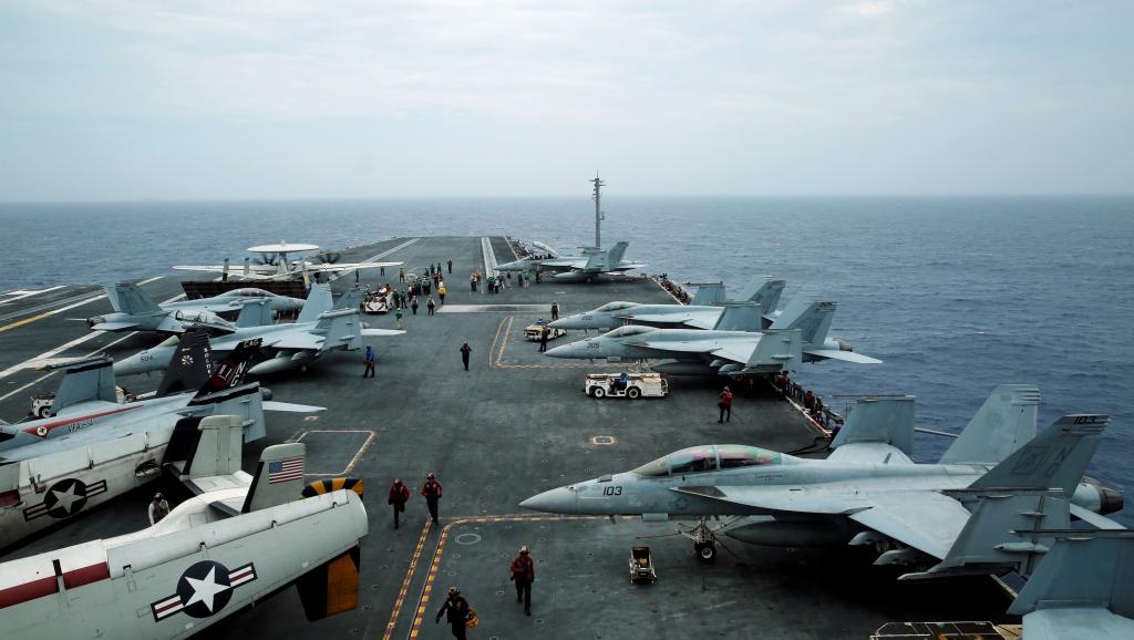 Chuyên gia: Biển đông hình thành bão tố nguy hiểm, Trung-Mỹ khó tránh binh đao Chiến đấu cơ trên tàu sân bay Stennis của Mỹ tuần tra ở Biển Đông