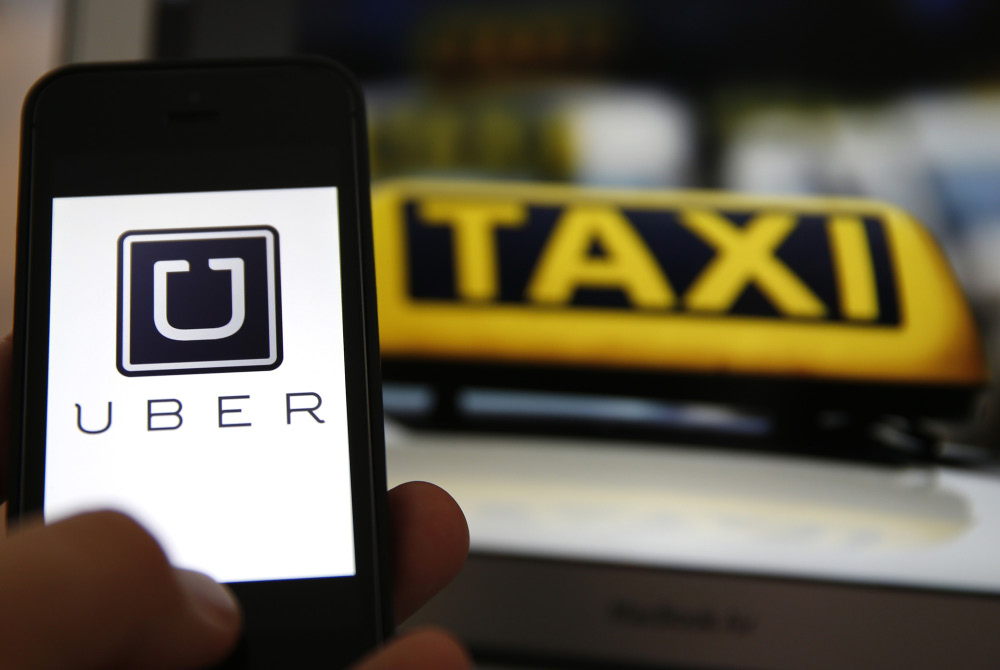 Vỡ mộng làm giàu, bán xe trả nợ vì Uber, GrabTaxi Loại hình taxi Uber và GrabTaxi đã khiến không ít lái xe “vỡ mộng” làm giàu, lâm vào cảnh nợ nần.