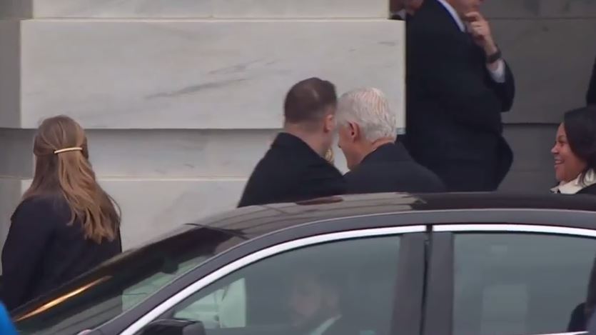 Toàn cảnh lễ tuyên thệ nhậm chức của Tổng thống Mỹ Donald Trump - VIDEO, ẢNH - ảnh 28