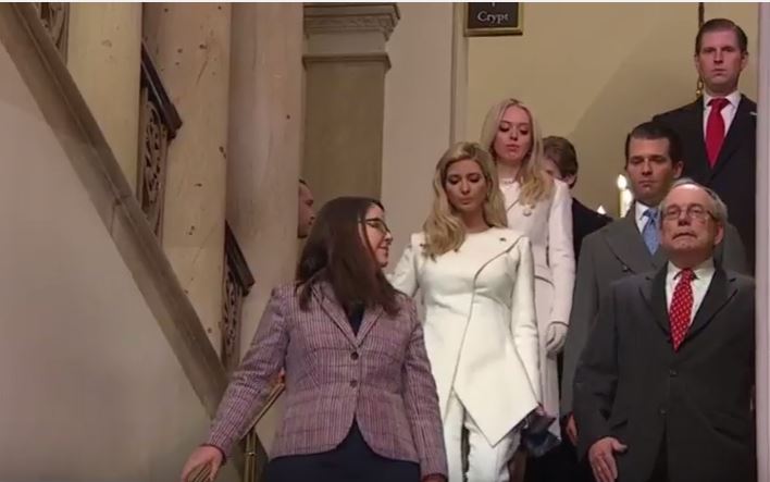 Toàn cảnh lễ tuyên thệ nhậm chức của Tổng thống Mỹ Donald Trump - VIDEO, ẢNH - ảnh 59