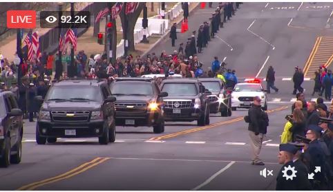 Toàn cảnh lễ tuyên thệ nhậm chức của Tổng thống Mỹ Donald Trump - VIDEO, ẢNH - ảnh 23